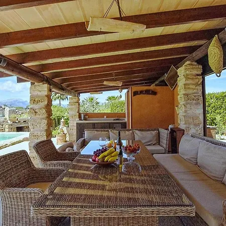 Spacious With Private Pool *