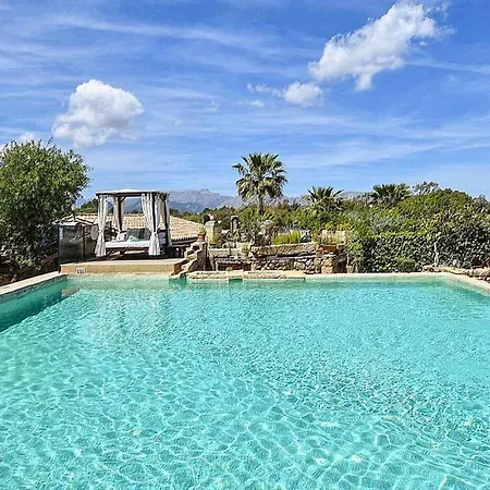Holiday home Spacious With Private Pool *